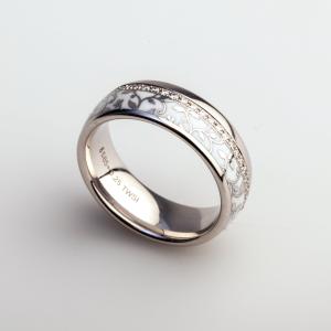 breiter silberner Ring