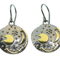 zwei runde Ohrhänger