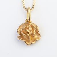 Goldener Anhänger mit goldener Rose
