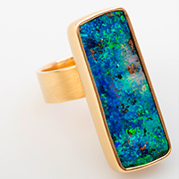 Goldener Ring mit Boulder-Opal